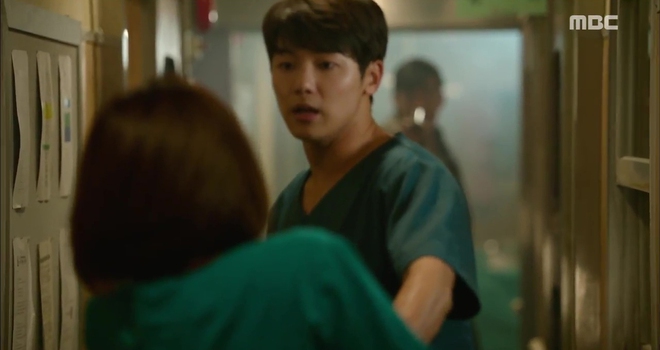 Ngán ngẩm xem Ha Ji Won một mình gánh team trong Hospital Ship - Ảnh 9.