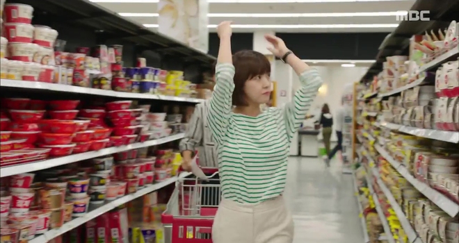 Ha Ji Won cứ đi siêu thị kiểu này sẽ bị nhân viên an ninh tóm cổ mất! - Ảnh 3.