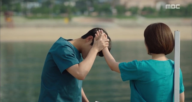 Hospital Ship: Ha Ji Won sắp kết hôn với trai trẻ kém 19 tuổi? - Ảnh 3.