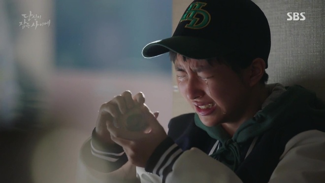 Khi Nàng Say Giấc tập 2: Hé lộ quá khứ kinh hoàng của Lee Jong Suk và Suzy - Ảnh 4.