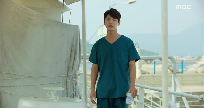 Hospital Ship: Ha Ji Won sắp kết hôn với trai trẻ kém 19 tuổi? - Ảnh 4.