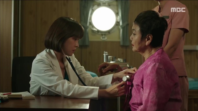 Hospital Ship: Quá chảnh, Ha Ji Won bị nắm tóc dằn mặt - Ảnh 6.