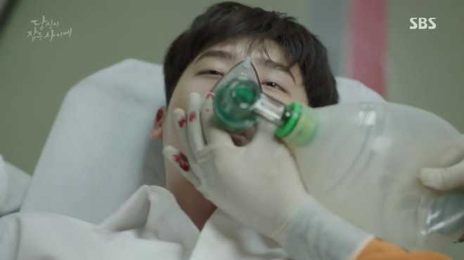 Ngộp thở xem Lee Jong Suk v&agrave; Suzy h&ocirc;n nhau m&ugrave;i mẫn cả ph&uacute;t dưới mưa - Ảnh 8.