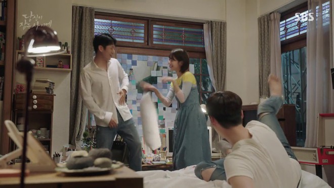 Cameo vài giây, Lee Sung Kyung nổi hơn cả đôi chính Khi Nàng Say Giấc - Ảnh 8.