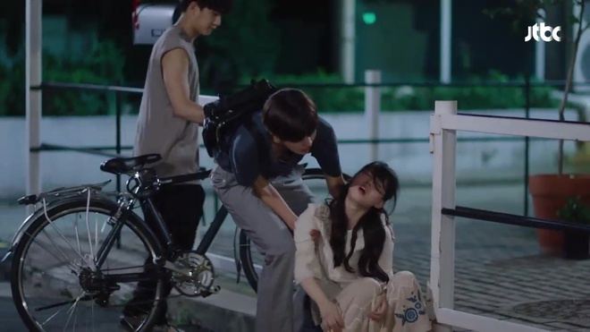 Hot boy Hậu Duệ Mặt Trời khiến trai đẹp của Age of Youth 2... n&ocirc;n mửa - Ảnh 15.