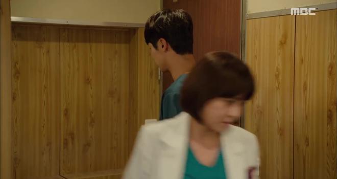 Ha Ji Won ngơ người v&igrave; h&ocirc;n nhầm trai sắp cưới vợ - Ảnh 10.
