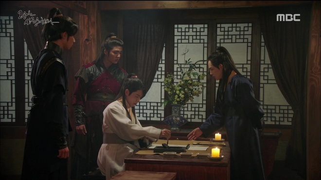"The King Loves" tập 7- 8: Nhìn cách Siwan miêu tả ngoại hình của Yoona, ai cũng thấy... sai sai - Ảnh 1.