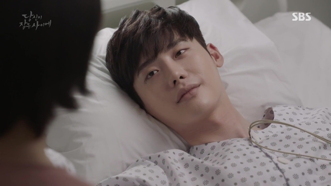 Ngộp thở xem Lee Jong Suk v&agrave; Suzy h&ocirc;n nhau m&ugrave;i mẫn cả ph&uacute;t dưới mưa - Ảnh 14.