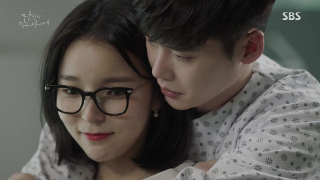 Ngộp thở xem Lee Jong Suk và Suzy hôn nhau mùi mẫn cả phút dưới mưa - Ảnh 22.