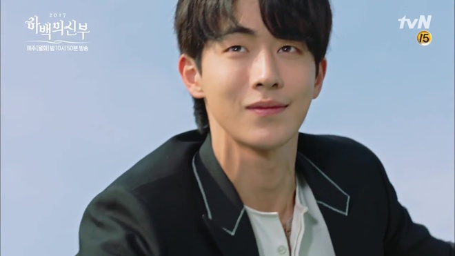 Krystal mặc sến như con cá cảnh, tát Thủy thần Nam Joo Hyuk cái bốp - Ảnh 7.