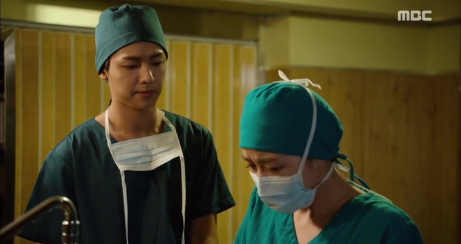 Ngán ngẩm xem Ha Ji Won một mình gánh team trong Hospital Ship - Ảnh 1.