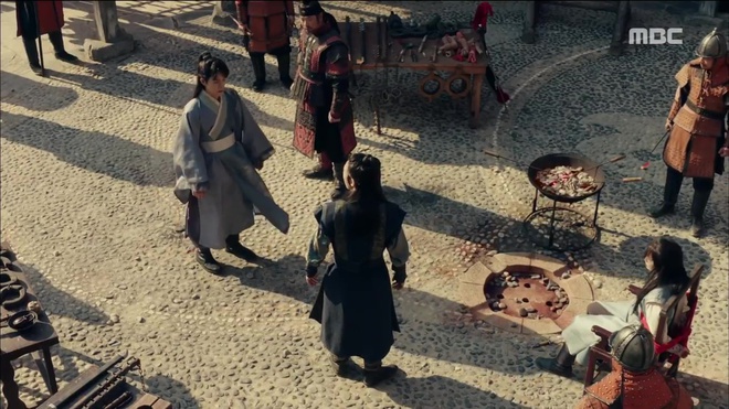 Tập 9-10 "The King Loves": Thế tử Wang Won ch&iacute;nh thức thổ lộ t&igrave;nh cảm với Eun San (Yoona)  - Ảnh 7.
