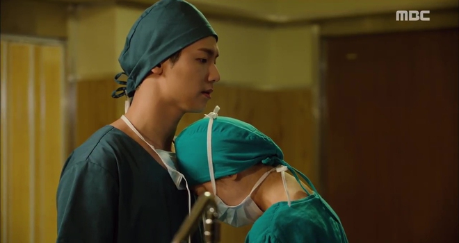 Ngán ngẩm xem Ha Ji Won một mình gánh team trong Hospital Ship - Ảnh 2.