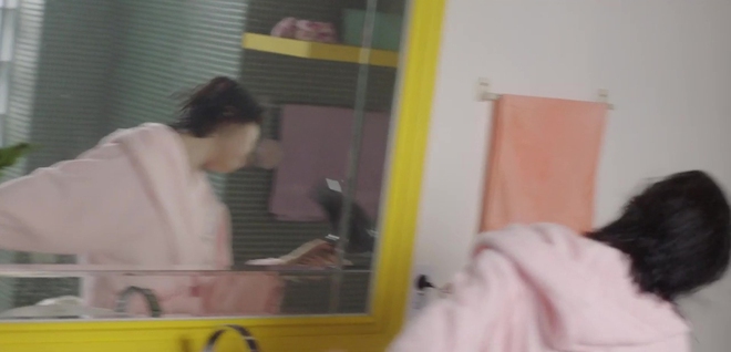 Suzy khoe vòng ba gợi cảm, quẩy nhạc Big Bang trong phòng tắm - Ảnh 6.