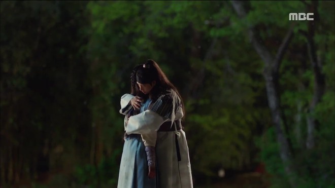 Tập 9-10 "The King Loves": Thế tử Wang Won ch&iacute;nh thức thổ lộ t&igrave;nh cảm với Eun San (Yoona) - Ảnh 15.