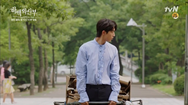 Xuất hiện chi tiết sai nhất về Thủy thần Nam Joo Hyuk kể từ đầu phim - Ảnh 3.