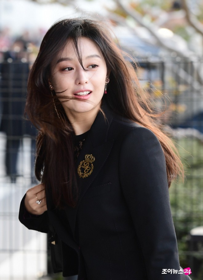 Sau cô dâu Song Hye Kyo, đây chính là mỹ nhân khiến fan đảo điên vì đẹp quá mức cho phép trong siêu đám cưới hôm qua - Ảnh 6.
