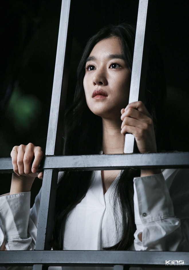 Nữ diễn viên Hàn Quốc bị bóng đè liên tục suốt 4 tháng quay phim - Ảnh 1.