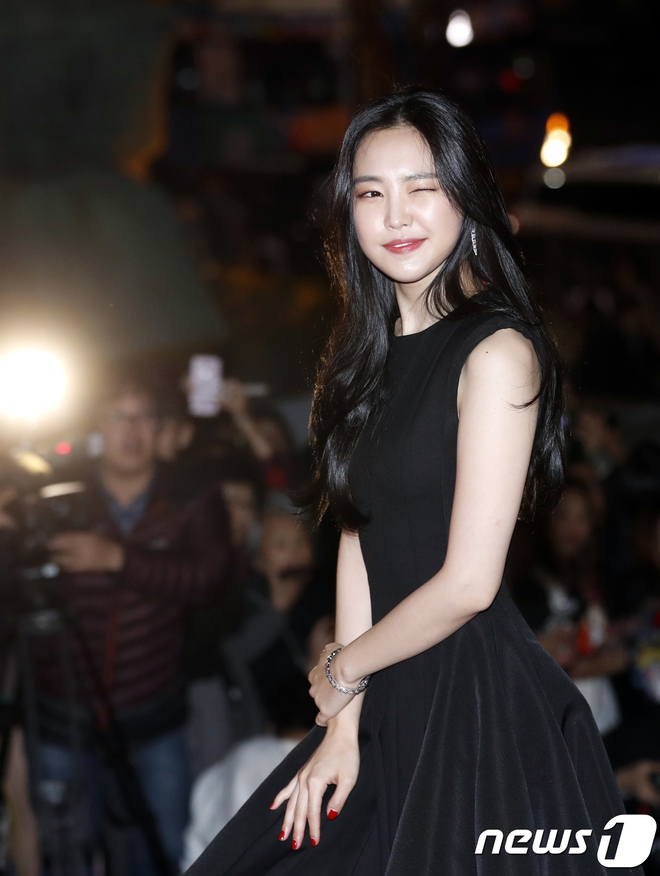 Giải Oscar Hàn Quốc gây sốc: Nữ diễn viên vừa nhận giải Tân binh đã lên luôn Ảnh hậu - Ảnh 5.