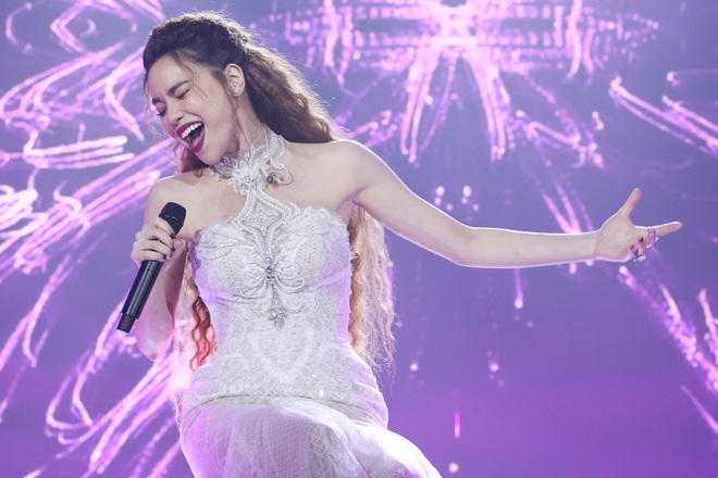 Liveshow Love Songs của Hồ Ngọc Hà: Bất ngờ từ câu chuyện âm nhạc đến giọng hát đầy lửa - Ảnh 3.