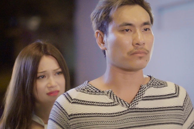 Kiều Minh Tuấn hôn môi Sĩ Thanh, bị vợ livestream tố ngoại tình trong phim về lật mặt showbiz - Ảnh 10.