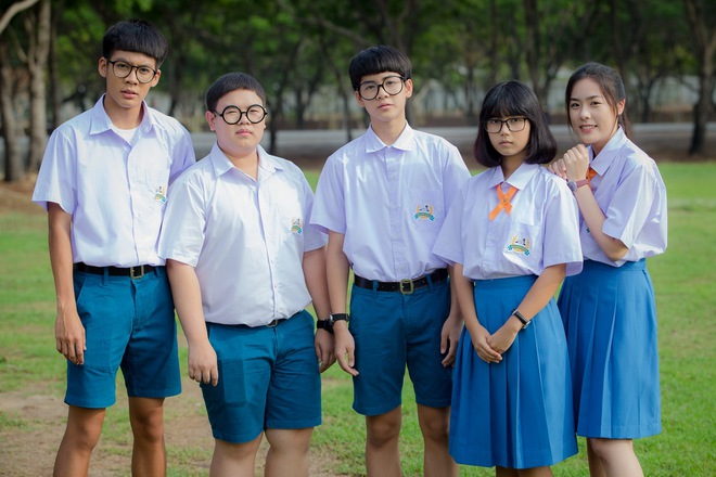 B&iacute; Mật Dậy Th&igrave;: Cười b&ograve; với c&aacute;c tr&ograve; đ&ugrave;a giới t&iacute;nh t&aacute;o bạo của bộ ba bạn trẻ mới lớn - Ảnh 12.