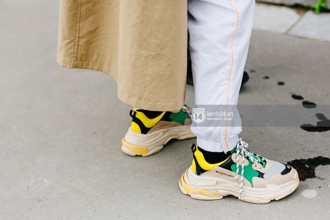 Nếu nghĩ street style tại Paris Fashion Week chỉ là cuộc chiến váy áo thì bạn nhầm to rồi - Ảnh 4.