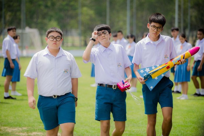 B&iacute; Mật Dậy Th&igrave;: Cười b&ograve; với c&aacute;c tr&ograve; đ&ugrave;a giới t&iacute;nh t&aacute;o bạo của bộ ba bạn trẻ mới lớn - Ảnh 8.