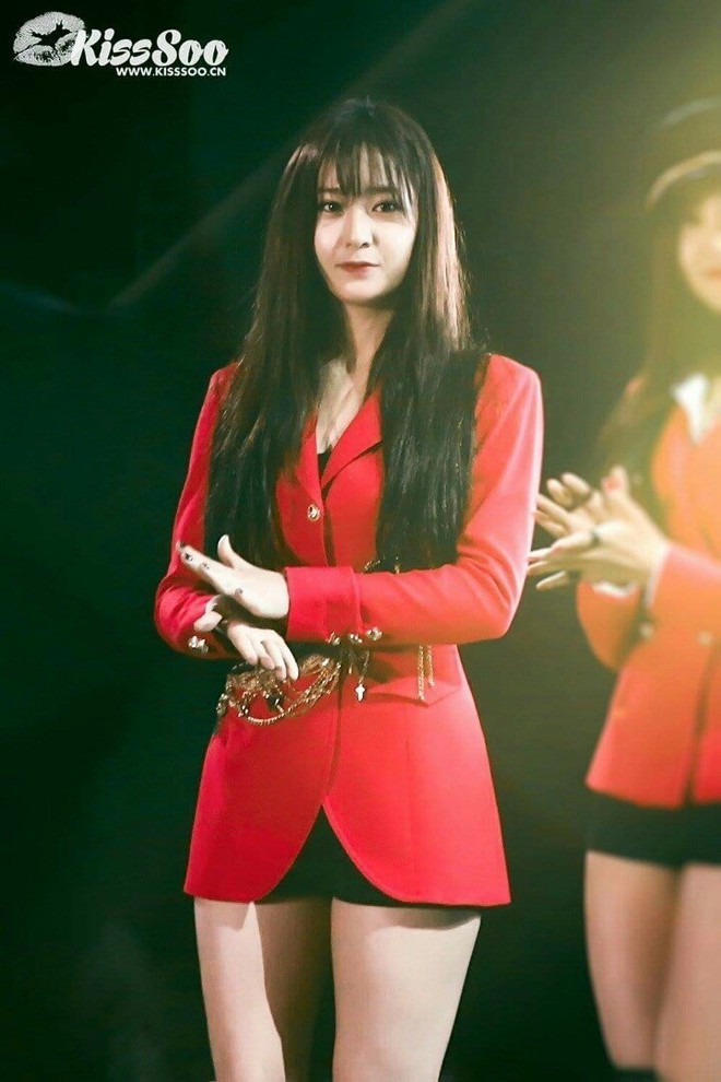 Nh&igrave;n Krystal t&oacute;c ngắn gi&agrave; đau đớn, fan tiếc nuối nh&igrave;n lại một thời nữ thần tượng son sắc nhất nhờ tăng c&acirc;n - Ảnh 6.