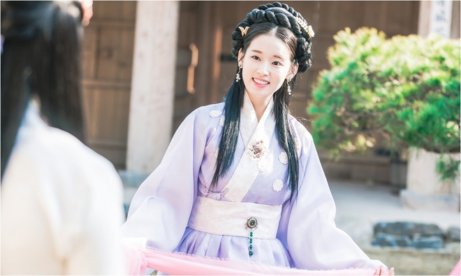 Yoona đang gặp quá nhiều đối thủ nhan sắc trong The King Loves? - Ảnh 3.