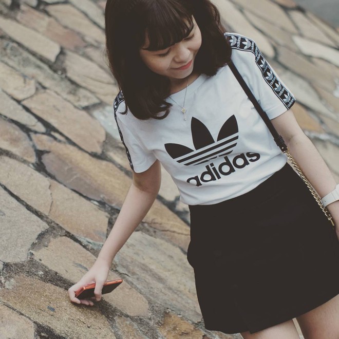 Bất ngờ chưa, chiếc áo logo adidas xưa như Trái Đất lại đang là hot trend của hè 2017 - Ảnh 10.