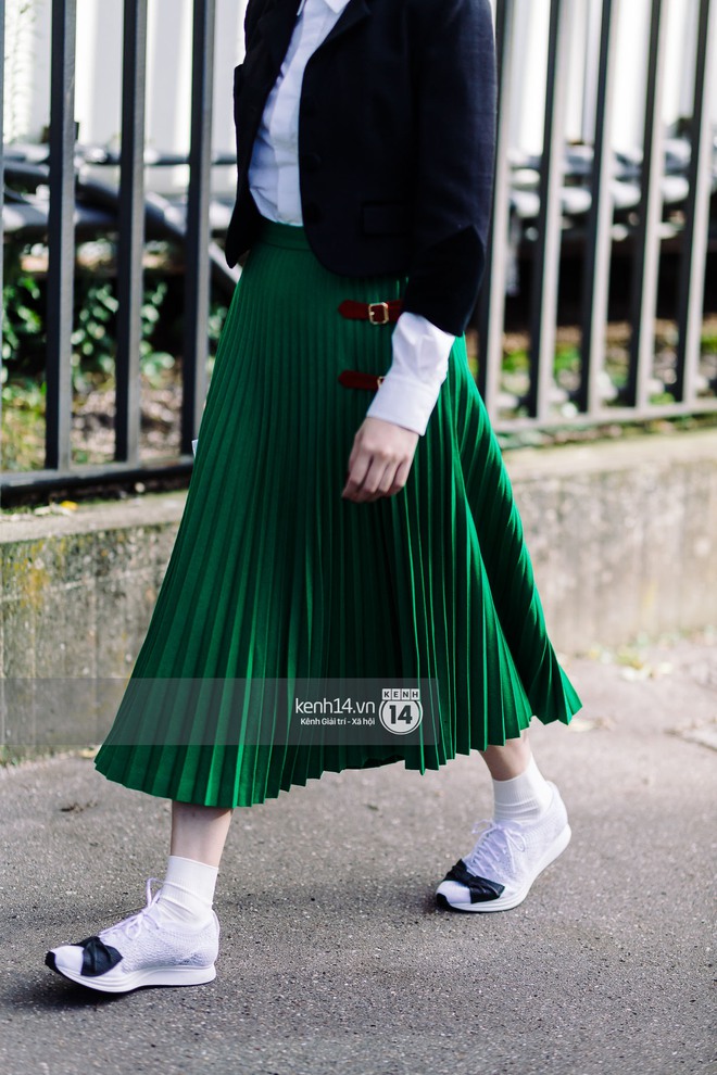 Nếu nghĩ street style tại Paris Fashion Week chỉ là cuộc chiến váy áo thì bạn nhầm to rồi - Ảnh 5.