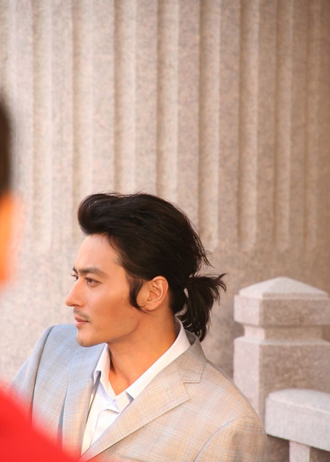 Mỹ nam Jang Dong Gun năm đ&oacute; ch&uacute;ng ta c&ugrave;ng theo đuổi nay đ&atilde; 45 tuổi, nhưng vẫn g&acirc;y sốt v&igrave; qu&aacute; đẹp - Ảnh 1.