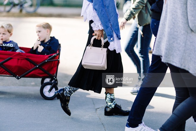Nếu nghĩ street style tại Paris Fashion Week chỉ l&agrave; cuộc chiến v&aacute;y &aacute;o th&igrave; bạn nhầm to rồi - Ảnh 6.