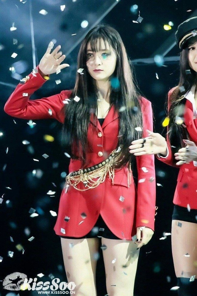 Nh&igrave;n Krystal t&oacute;c ngắn gi&agrave; đau đớn, fan tiếc nuối nh&igrave;n lại một thời nữ thần tượng son sắc nhất nhờ tăng c&acirc;n - Ảnh 8.