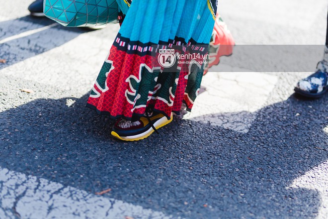 Nếu nghĩ street style tại Paris Fashion Week chỉ l&agrave; cuộc chiến v&aacute;y &aacute;o th&igrave; bạn nhầm to rồi - Ảnh 7.