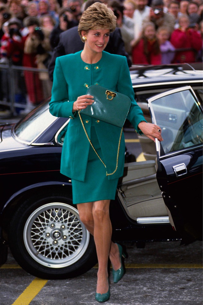 Công nương Diana, fashion icon hoàng gia duy nhất sở hữu đến 2 mẫu túi hàng hiệu đình đám được đặt theo tên mình - Ảnh 1.