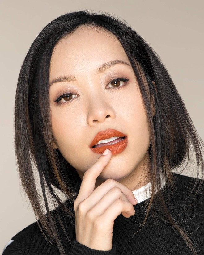 Cô nàng này đã thử trọn bộ bút kẻ mắt, son kem lì của Michelle Phan xem có đáng mua và đây là kết quả - Ảnh 1.