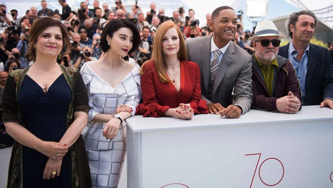 Đạo diễn của Những Kẻ Kh&aacute;t T&igrave;nh đ&atilde; l&agrave;m n&ecirc;n lịch sử ở Cannes 70 - Ảnh 1.