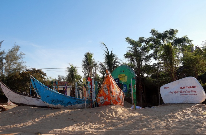 Đẹp mê hồn con đường “thuyền thúng nghệ thuật” rực rỡ sắc màu cổ tích ở Quảng Nam - Ảnh 4.