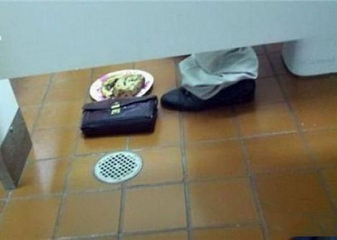 15 tr&ograve; m&agrave; chỉ đ&agrave;n &ocirc;ng mới c&oacute; đủ độ bựa để nghĩ ra - Ảnh 1.