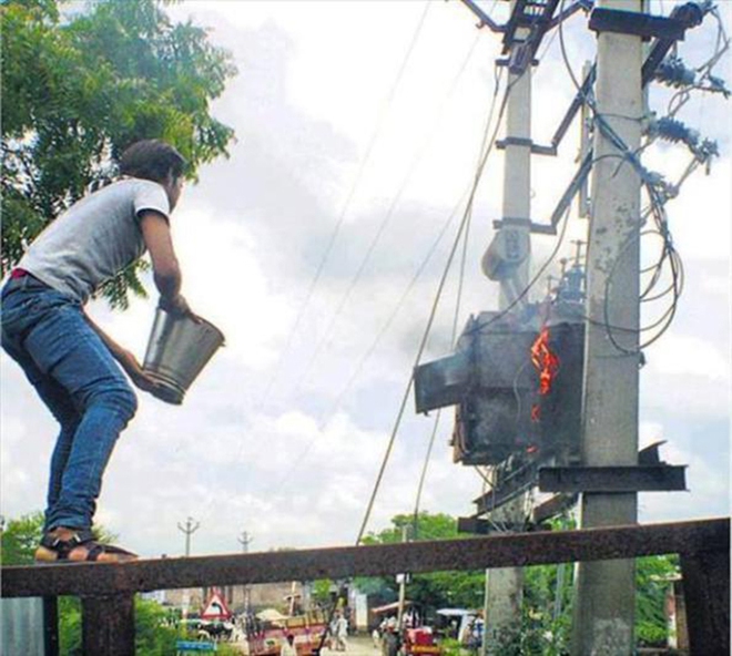 16 khoảnh khắc chứng tỏ Ấn Độ đ&uacute;ng l&agrave; th&aacute;nh địa của những kẻ lầy - Ảnh 1.
