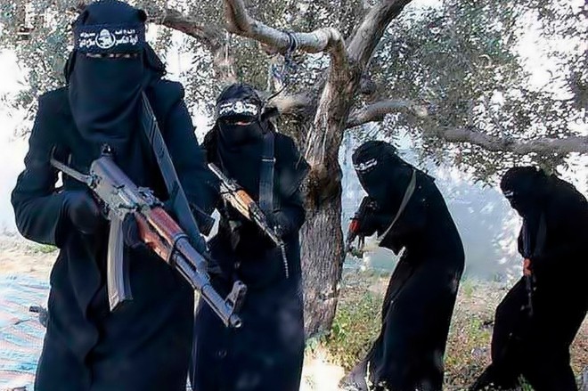 Cảnh bi thảm của phụ nữ ngoại lấy chồng IS - Ảnh 1.