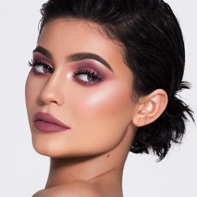 Sau một năm rưỡi, h&atilde;ng mỹ phẩm của Kylie đ&atilde; đạt doanh thu si&ecirc;u khủng v&agrave; chuẩn bị trở th&agrave;nh thương hiệu tỉ đ&ocirc; - Ảnh 1.