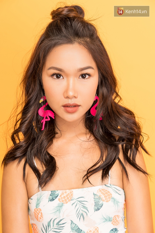 Clip: Bí kíp makeup không chảy, không đổ dầu mà vẫn có độ glow bóng khỏe cho ngày hè từ beauty blogger Trisha Đỗ - Ảnh 2.