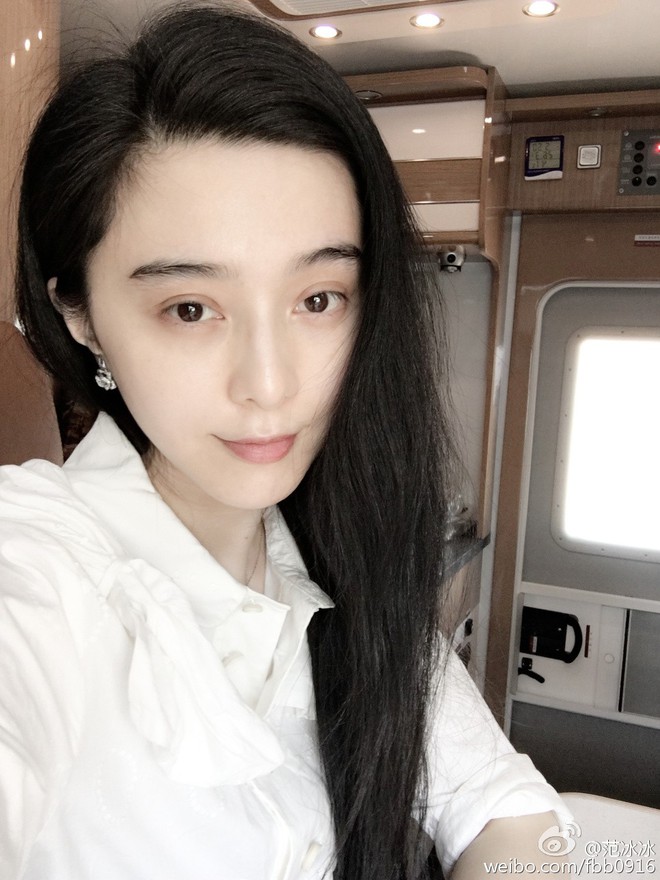 Nhờ Phạm Băng Băng, Dương Mịch v&agrave; Angela Baby lăng x&ecirc; m&agrave; 6 m&oacute;n mỹ phẩm n&agrave;y được t&igrave;m mua r&aacute;o riết trong năm 2017 - Ảnh 5.