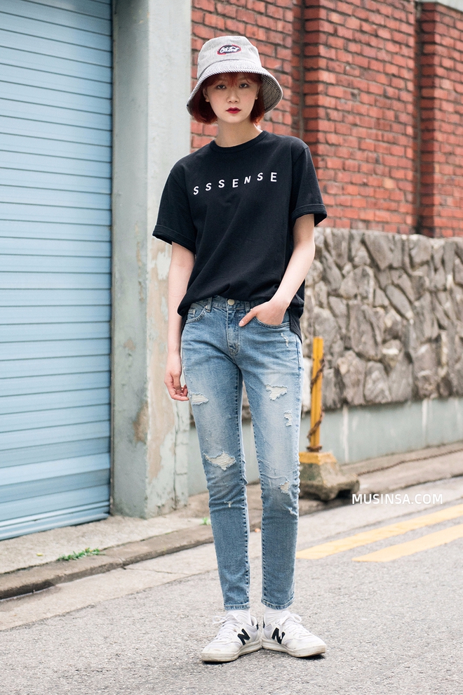 Giới trẻ H&agrave;n lại mang đến cả t&aacute; gợi &yacute; mặc đẹp m&agrave; chẳng cần cầu kỳ qua street style m&atilde;n nh&atilde;n - Ảnh 1.