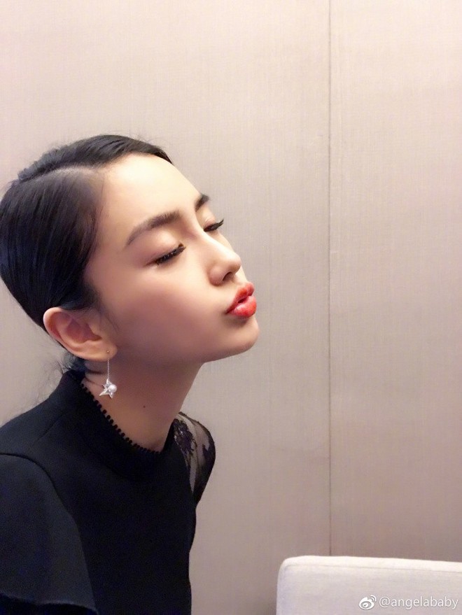 Nhờ Phạm Băng Băng, Dương Mịch v&agrave; Angela Baby lăng x&ecirc; m&agrave; 6 m&oacute;n mỹ phẩm n&agrave;y được t&igrave;m mua r&aacute;o riết trong năm 2017 - Ảnh 18.