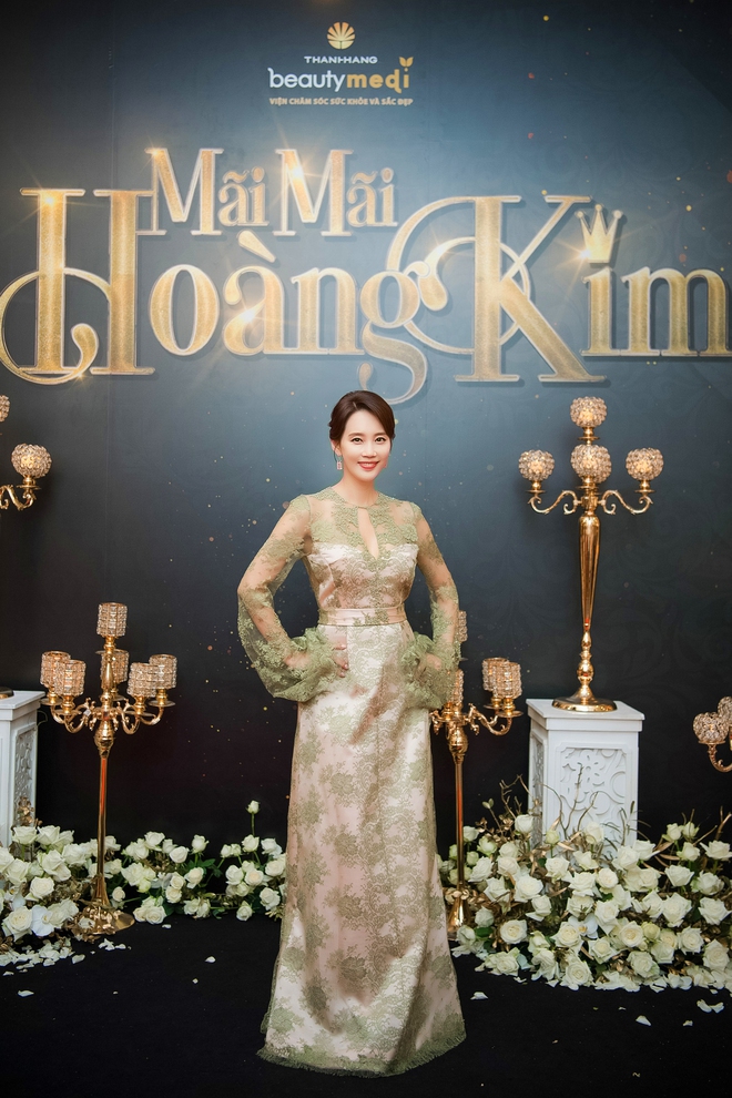 Ở tuổi 47, ngôi sao phim “Gia đình là số 1” vẫn trẻ trung và nổi bật dự sự kiện tại Việt Nam - Ảnh 1.