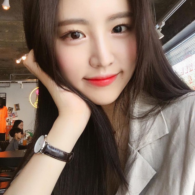 Không phải beauty blogger nhưng 5 hot girl Hàn này vẫn được hội mê làm đẹp săn đón vì makeup cực long lanh - Ảnh 1.